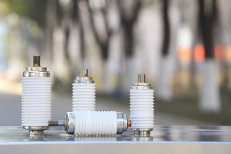 真空開(kāi)關(guān)管接觸點(diǎn)選什么材質(zhì)好？一般為銅合金！